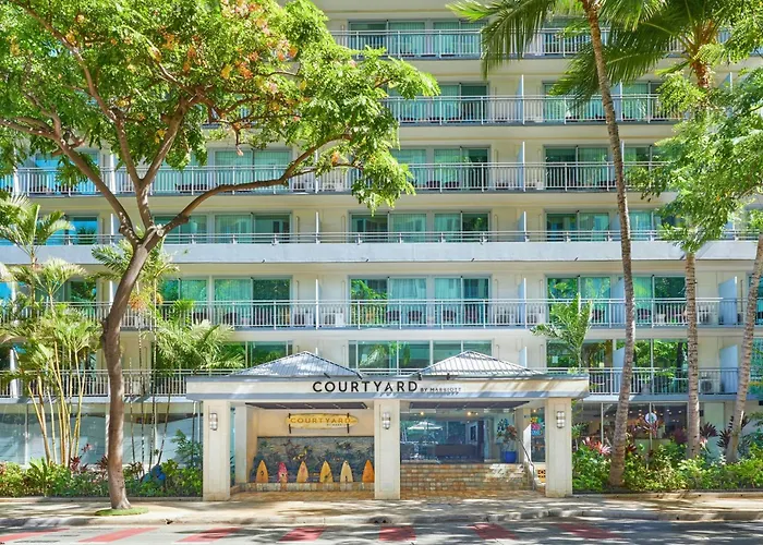 Romantic hotel: Courtyard By Marriott Waikiki Beach